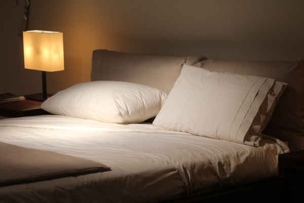 où mettre la tête de lit pour bien dormir